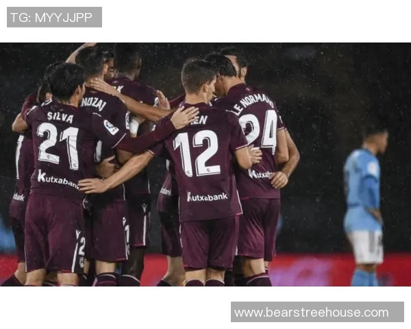 西甲激战利物浦与那不勒斯握手言和红牌争议引发全场热议