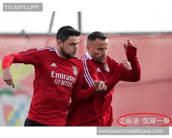 中超精彩对决AC米兰与本菲卡战成平局绝杀瞬间引发全场狂欢