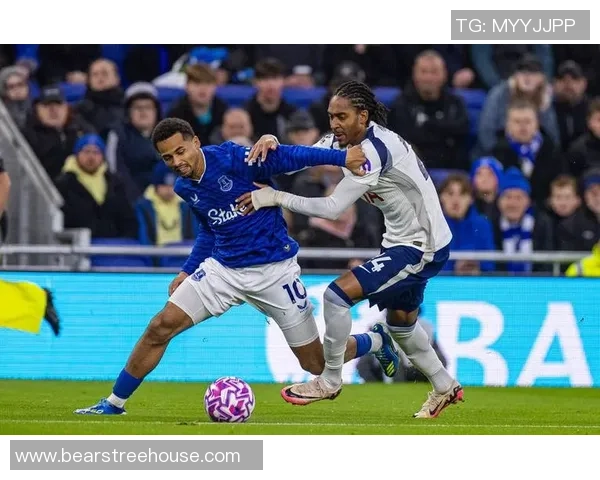 国王杯惊现冷门那不勒斯与切尔西激战成平局引发全场热议