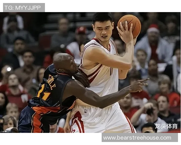 姚明在NBA赛场上的霸道时刻回顾与传奇瞬间分析