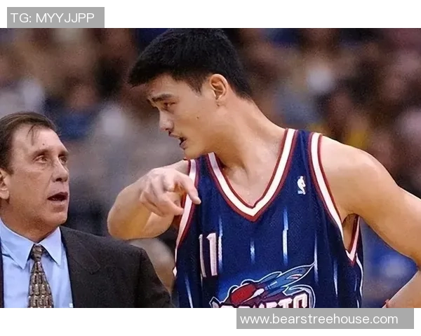 姚明的扣篮传奇:从篮球新星到国际巨星的精彩瞬间 姚明的扣篮传奇:从篮球新星到国际巨星的精彩瞬间