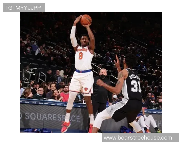 欧文与姚明巅峰对决的精彩瞬间与篮球传奇的碰撞分析 欧文与姚明巅峰对决的精彩瞬间与篮球传奇的碰撞分析