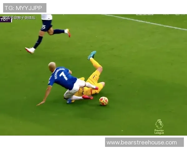 世界杯焦点战多特蒙德与尤文图斯握手言和争议判罚引发全场热议