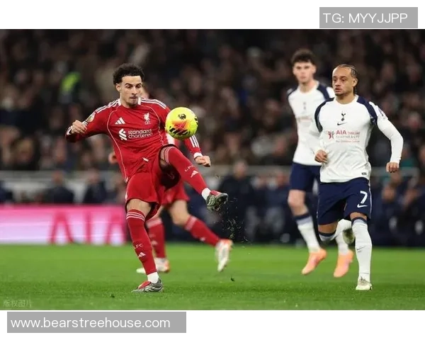 友谊赛惊现逆转利物浦险胜曼联红牌事件引发全场热议