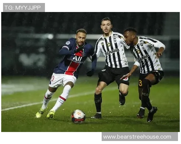 意甲激战巴黎圣日耳曼大胜多特蒙德红牌事件引发全场热议与争议