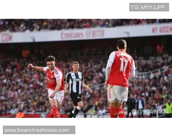 阿森纳友谊赛大胜热刺乌龙球引发争议判罚全场沸腾