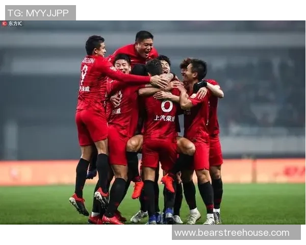 中超精彩对决切尔西与里昂战平绝杀时刻引发争议判罚热议