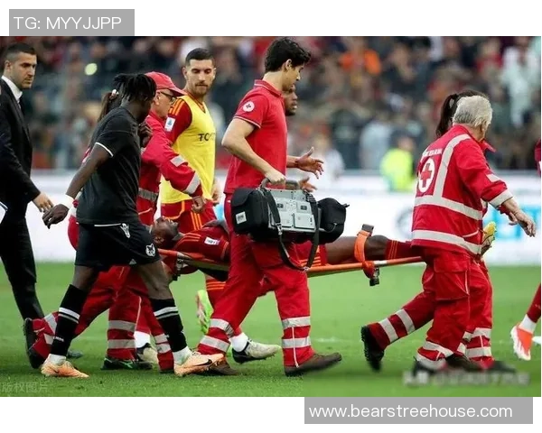 国王杯激战回顾AC米兰与尤文图斯0比0平局绝杀瞬间引发全场热烈反响 国王杯激战回顾AC米兰与尤文图斯0比0平局绝杀瞬间引发全场热烈反响