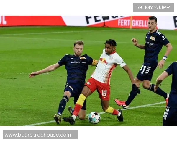 友谊赛激战莱比锡与本菲卡平局红牌争议引发全场热议 友谊赛激战莱比锡与本菲卡平局红牌争议引发全场热议