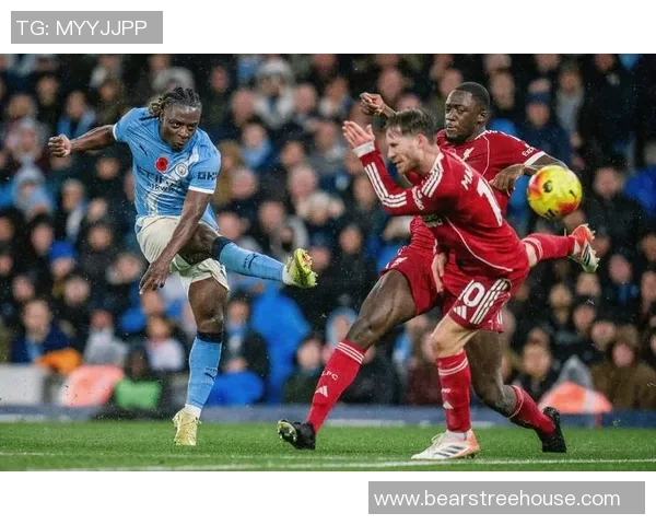 英超激战：利物浦大胜阿森纳五球狂潮引发转会热议