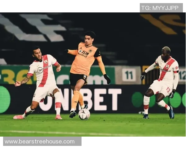 足总杯惊现冷门曼联与阿森纳鏖战至平局绝杀瞬间引发全场沸腾 足总杯惊现冷门曼联与阿森纳鏖战至平局绝杀瞬间引发全场沸腾