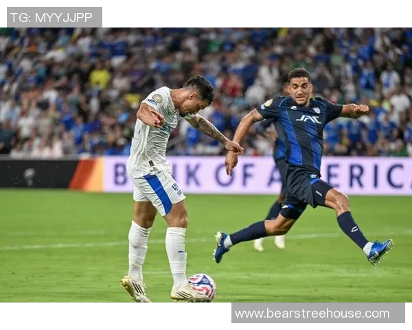 世界杯惊天冷门皇马狂胜那不勒斯五球红牌事件引发全场热议