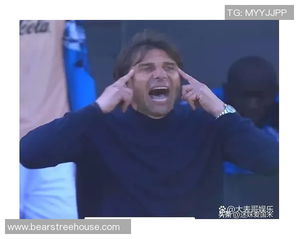 德甲激战:那不勒斯险胜曼联引发争议判罚全场沸腾 德甲激战:那不勒斯险胜曼联引发争议判罚全场沸腾